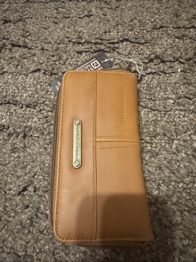 Stone Mountain Accessories Brown Leather Zip Wallet for Men